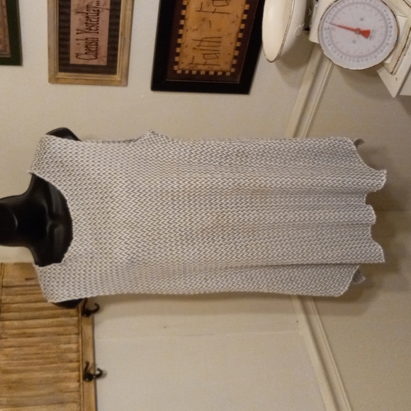 Evelyn  & Arthur Tops - 💎4 for$15💎6oz (115) Evelyn & authur grey and  white tunic